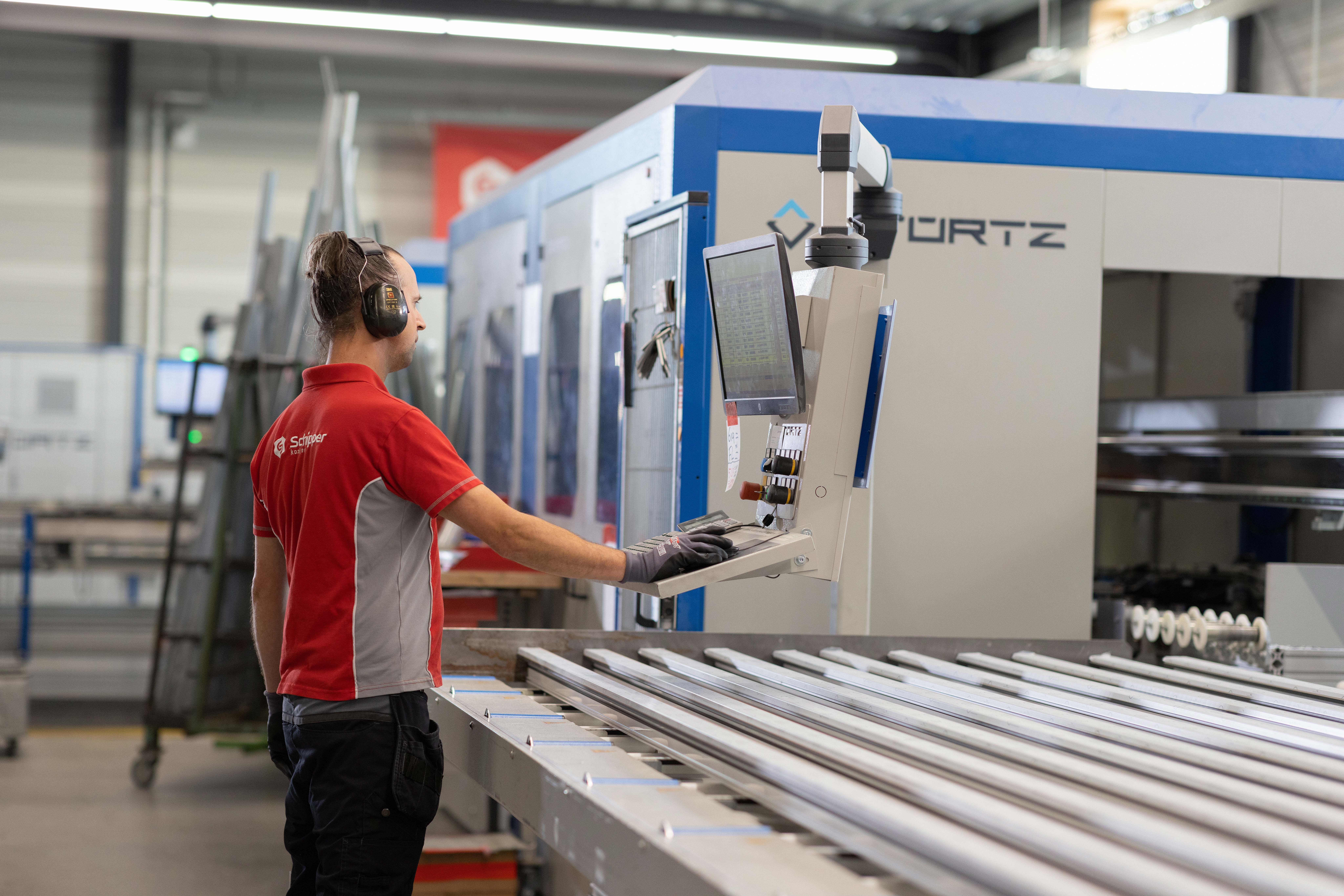 aansturing machine fabriek kozijnen